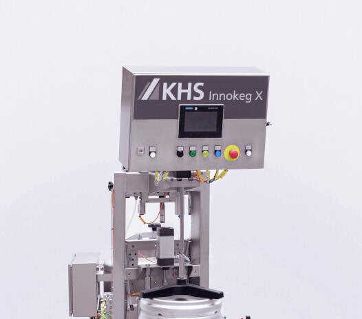The Innokeg X module by KHS cleans and organizes kegs in a single step. Innokeg, kegs, KHS, one step, racks, washes, X module Food and Beverage Business