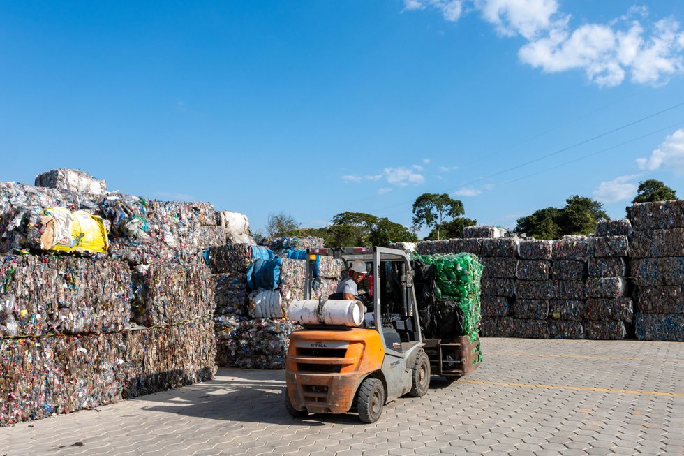 Indorama Ventures almost triples its PET recycling capacity in Brazil, supported by IFC ‘blue loan’ Food and Beverage Business