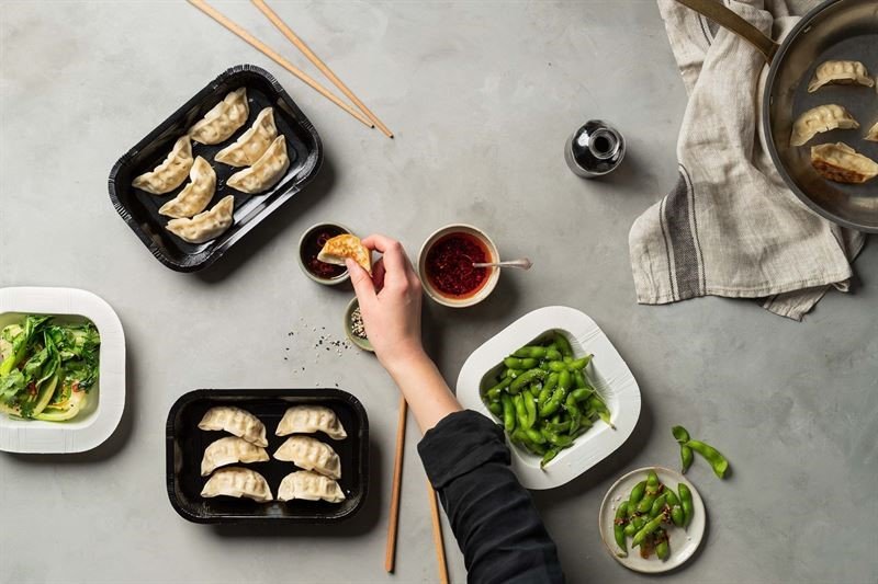 New Tray from Holmen Iggesund Helps Manufacturers of Ready-Made Meals Drastically Reduce Plastic Use Bio-based, Food packaging, paper packaging, Resource Efficiency Food and Beverage Business