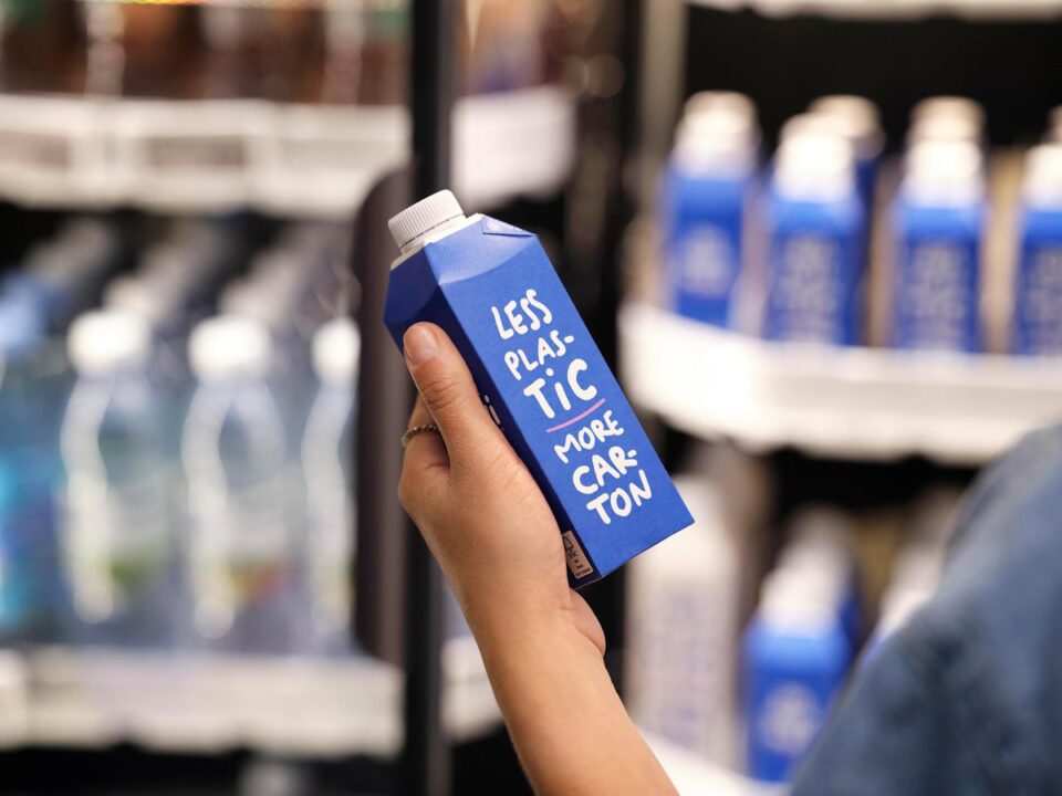 'SIG Launches SIG DomeMini: A Sustainable On-the-Go Carton Bottle' beverage packaging, Carton, food and drink packaging, food and drink sustainable packaging, Food packaging, Recyclability Food and Beverage Business SIG DomeMini