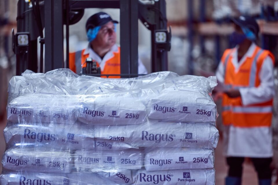 Ragus Sugars Reduces Plastic Usage by 50% with New Bio-Based Film from Lindum Bio-based, Flexible packaging, food and drink sustainable packaging, Food packaging, Resource Efficiency, return a list of comma separated keywords: [food and drink packaging Food and Beverage Business