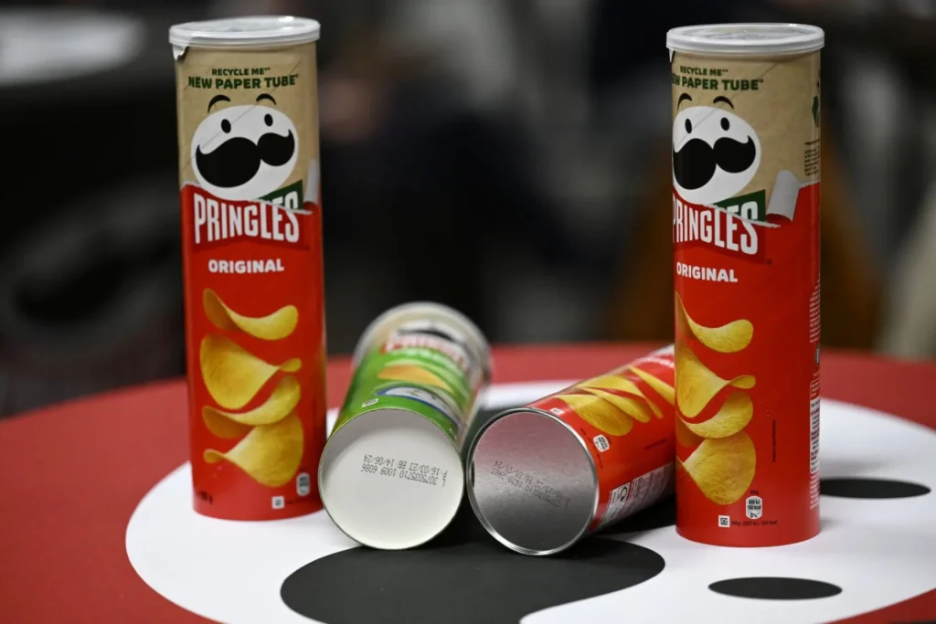 Kellanova Europe Introduces Recyclable Paper-Based Pringles Tube food and drink packaging, food and drink sustainable packaging, Food packaging, paper packaging, Recyclability Food and Beverage Business