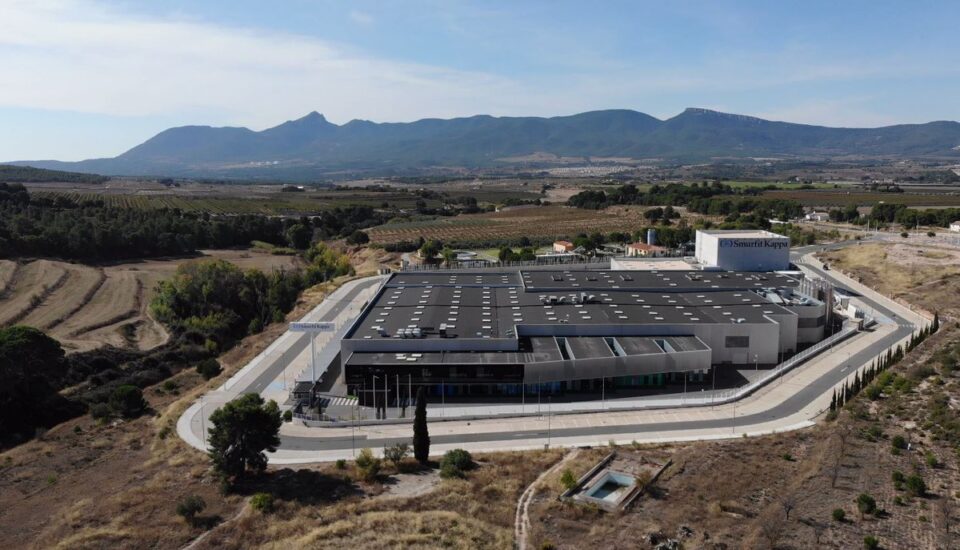 Smurfit Kappa Invests €54 Million in Spanish Bag-inBox Plant, Doubling Capacity beverage packaging, food and drink packaging, food and drink sustainable packaging, Food packaging, Resource Efficiency Food and Beverage Business