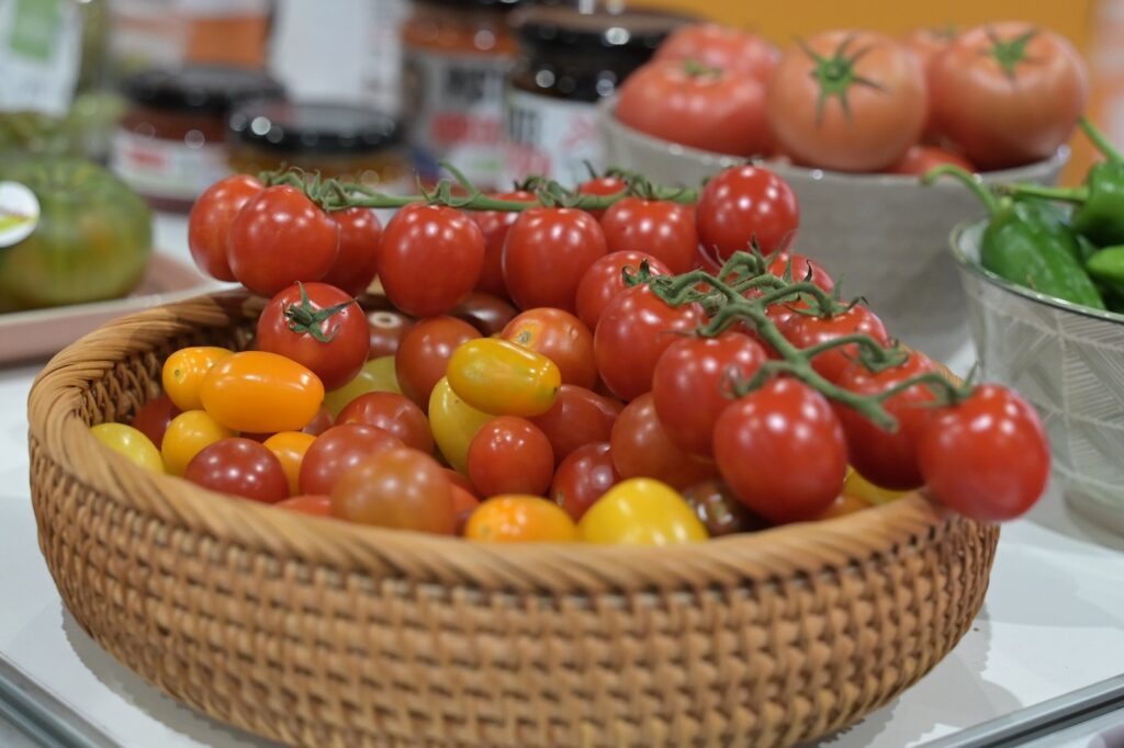 The Six Trends Shaping the Future of Food Distribution, Retail, and Hospitality Food and Beverage Business