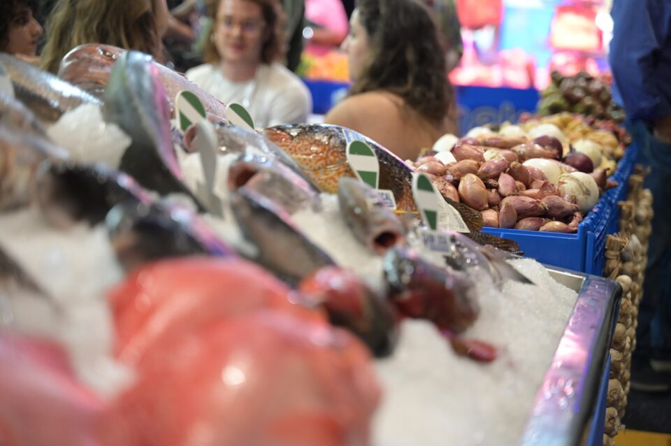 The Six Trends Shaping the Future of Food Distribution, Retail, and Hospitality Food and Beverage Business