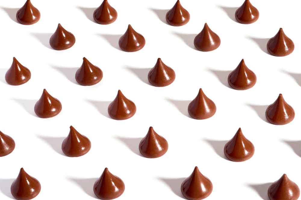 Hershey Labels Mondelēz Offer as Insufficient Candy, chocolate candy, Christmas, foil, green color, hershey - pennsylvania, holiday, kissing, Red, silver colored, wrapped Food and Beverage Business