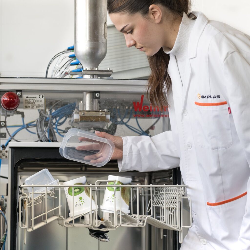 AIMPLAS Evaluates Safety Risks of Reusable Food Packaging in Microwaves and Dishwashers Amid Lack of Standardized Guidelines food and drink packaging, food and drink sustainable packaging, Food packaging, plastic, Reusable packaging Food and Beverage Business