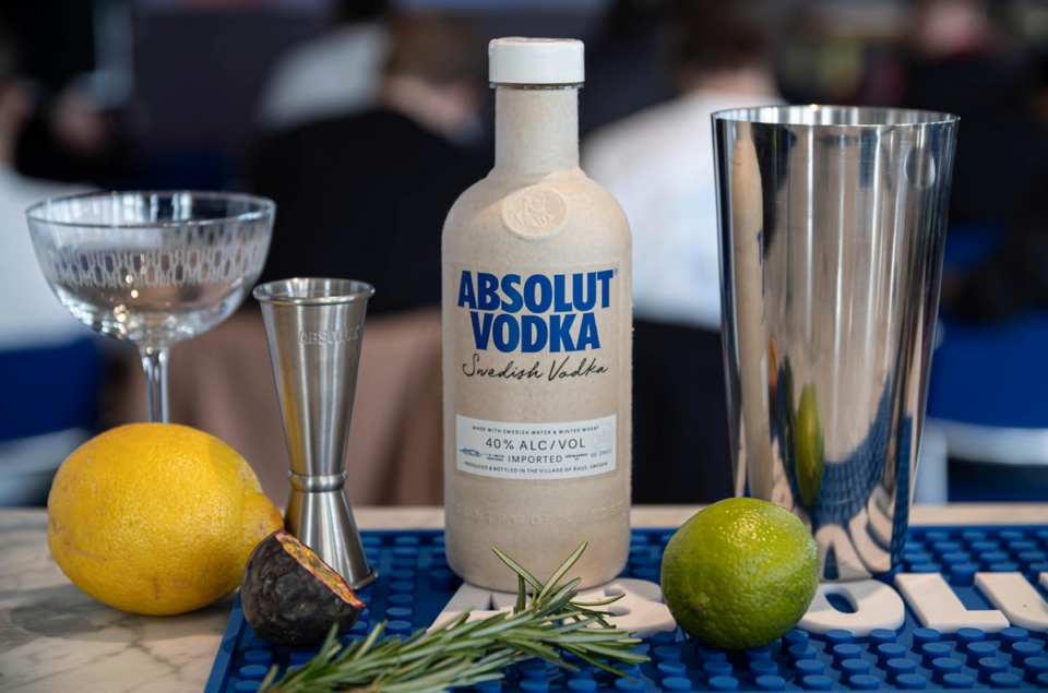 Absolut Introduces Pioneering Paper-Based Cap and Bottle Set beverage packaging, food and drink packaging, food and drink sustainable packaging, paper Food and Beverage Business