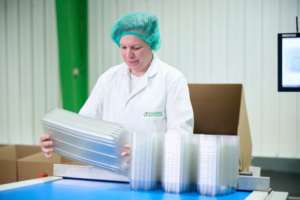 OSY Group Teams Up with Sharpak for Innovative Soft Fruit Packaging Solution food and drink packaging, food and drink sustainable packaging, Food packaging, Resource Efficiency Food and Beverage Business