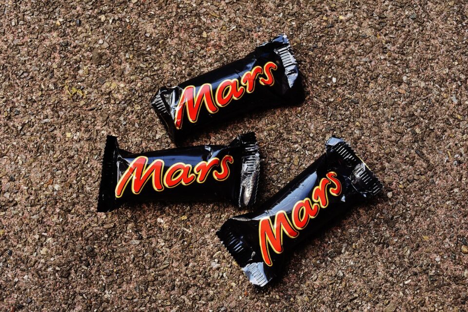 Mars Collaborates with Pairwise to Utilize CRISPR for Climate-Resilient Cocoa Production bounty candy bar, Candy, chocolate, chocolate candy, dove candy bar, food, heap, holding, human finger, human hand, Maltesers, mars bar, Mars incorporated, Milk Chocolate, milky way candy bar, no people, Small, Snack, snickers bar, sweet food, teasers, Twix, Women Food and Beverage Business