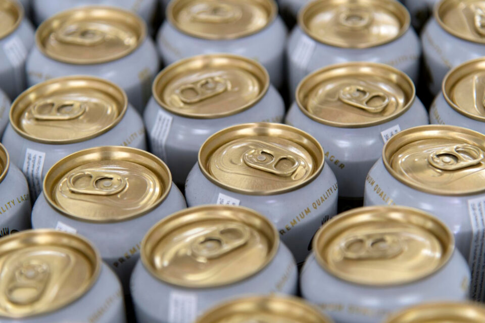 Leveraging Data-Driven Multipacking Strategies for European Beverage Brands to Enhance Distinction beverage packaging, food and drink packaging, food and drink sustainable packaging, Recyclability Food and Beverage Business