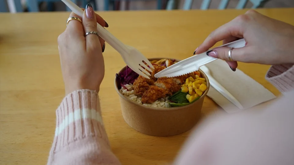 Go-Pak Introduces Patented Paper Cutlery to Transform the Food-To-Go Industry Fibre-based packaging, food and drink packaging, food and drink sustainable packaging, Food packaging, Recyclable packaging, sustainable packaging Food and Beverage Business