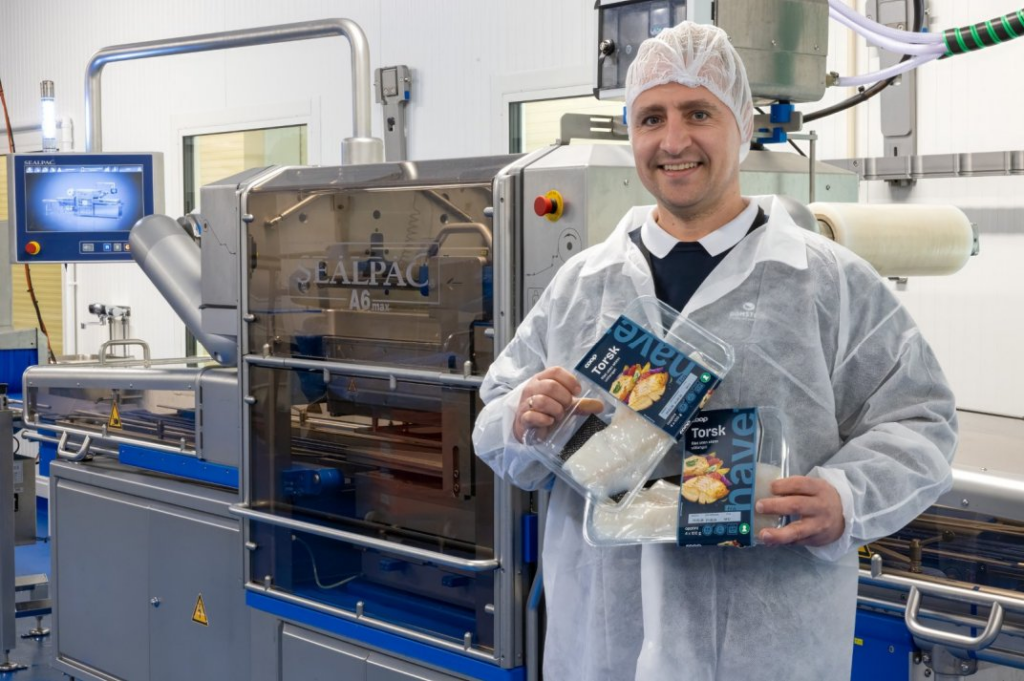 SEALPAC A6max Tray Sealer Enhances Fresh Fish Production for Leading Norwegian Seafood Brand Food and Beverage Business SEALPAC A6max Tray Sealer Enhances Fresh Fish Production for Leading Norwegian Seafood Brand Flexible packaging, food and drink packaging, food and drink sustainable packaging, Food packaging, Machinery Food and Beverage Business