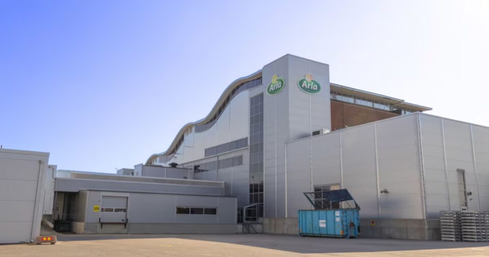 Arla Invests £30M in New Production Line to Satisfy Skyr Demand agribusiness, AGRO, Arla, Arla Foods, brand, cistern, company, Cooperative, dairy, Danish, editorial, emblem, firm, fresh, healthy, industrial, International, natural, Panel, Product, Proteins, semi, signage, signboard, Tank, tanker, Transport, wall, White Food and Beverage Business