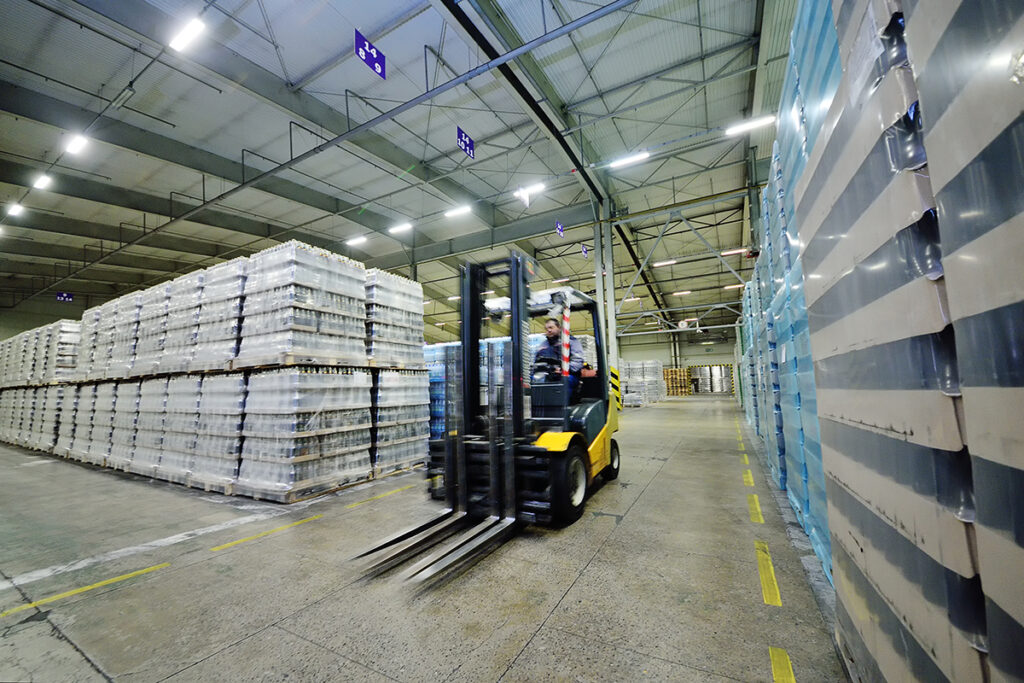 Keep It Moving, Keep It Visible: How Intelligent Materials Handling Is Reshaping Food Operations agentic AI warehouse management, automated storage and retrieval systems, autonomous mobile robots food manufacturing, cold storage automation, EUDR food supply chains, food traceability systems, food warehouse automation, FSMA 204 compliance, packaging EPR data, smart materials handling food industry Food and Beverage Business smart materials handling food industry,food warehouse automation,autonomous mobile robots food manufacturing,automated storage and retrieval systems,agentic AI warehouse management,food traceability systems,FSMA 204 compliance,EUDR food supply chains,packaging EPR data,cold storage automation