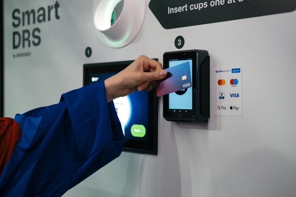 Smart DRS Surpasses 150,000 Reusable Cup Returns in Four Months, Set to Expand into Single-Use Deposit Return Schemes beverage packaging, Deposit return scheme, food and drink packaging, food and drink sustainable packaging, Machinery Food and Beverage Business